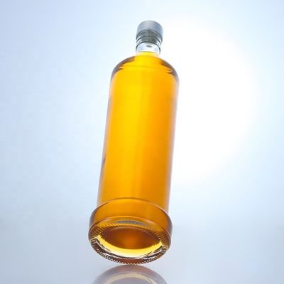 カスタムデザイン 750ml ウイスキーガラスボトル 素材と透明またはカスタマイズされた色