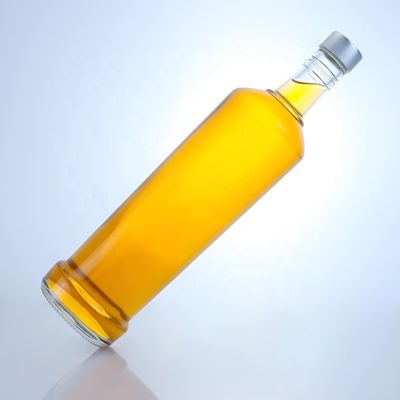 カスタムデザイン 750ml ウイスキーガラスボトル 素材と透明またはカスタマイズされた色