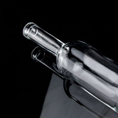 精巧なデザイン ウォッカ 酒 750ml 透明ガラスボトル スクリューキャップ