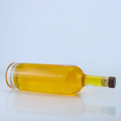 透明またはカスタマイズされたガラスボトル 独特の700ml 750ml ウイスキー・テキラ ブランデー・ラム・ジン