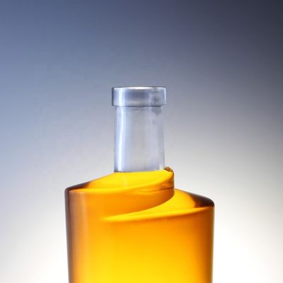 アシド・エッチ 表面操作 コルクキャップ 曲がり形 厚い底のウォッカ 750ml ガラスボトル