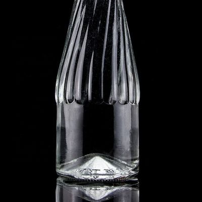 グラスボディ素材 500ml 700ml ウィスキーワインボトル 独特の底が上がったデザイン