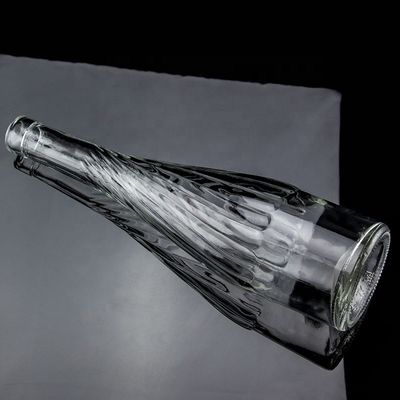 グラスボディ素材 500ml 700ml ウィスキーワインボトル 独特の底が上がったデザイン