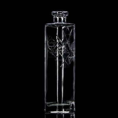 高級蒸留酒のためのガラスボディ彫り空き酒瓶 500ml 750ml