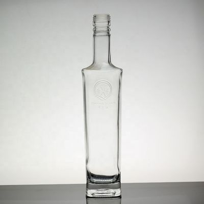 ウォッカの表面のハンドリングのためのスクリューキャップと 500mlガラスウォッカボトルとしてカスタマイズ