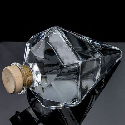 独特のダイヤモンドの形とカスタマイズされたロゴのガラスウイスキーボトル700ml