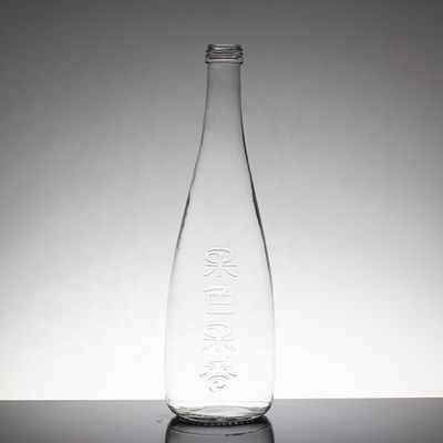 透明なデザインとスクリューキャップ蓋付きの500mlの柔らかい飲料ガラス水瓶
