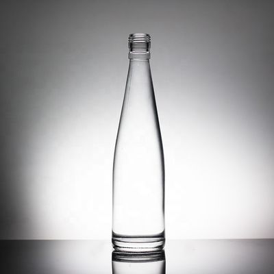 透明なデザインとスクリューキャップ蓋付きの500mlの柔らかい飲料ガラス水瓶