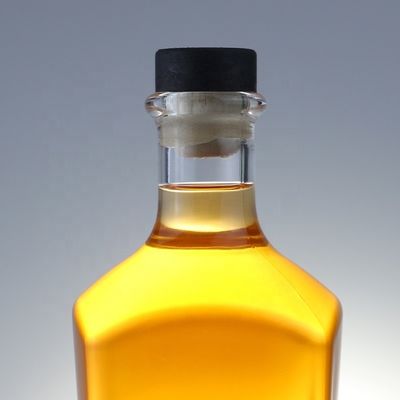 700ml カーク仕上げと厚い底付きの四角ジンのボトル