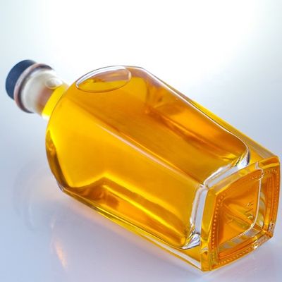700ml カーク仕上げと厚い底付きの四角ジンのボトル