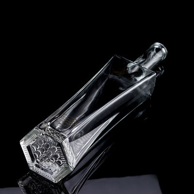 精巧なデザイン ウォッカ 酒瓶 透明またはカスタマイズされた 750ml ガラスボトル コルク