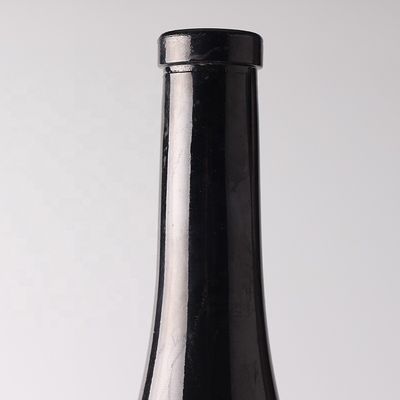 750ml 空の黒いボトル コーク口とスプレーガラスボトル ウォッカの宣伝のために