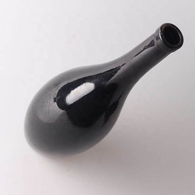 750ml 空の黒いボトル コーク口とスプレーガラスボトル ウォッカの宣伝のために