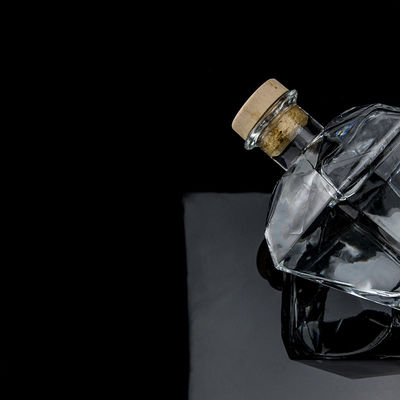 人気デザイン スーパーフリント 700ml ウォッカ ガラスボトル コルクと透明ガラス