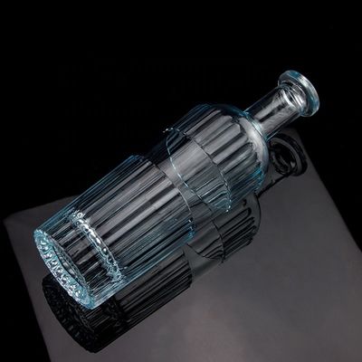 綺麗な淡い青 750ml 75cl 垂直ストライプ 透明ガラスの蓋付きのボトル