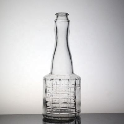 パーソナライズされた表面ハンドリング 独特のアルコール飲料のためのサッカー形のガラスボトル