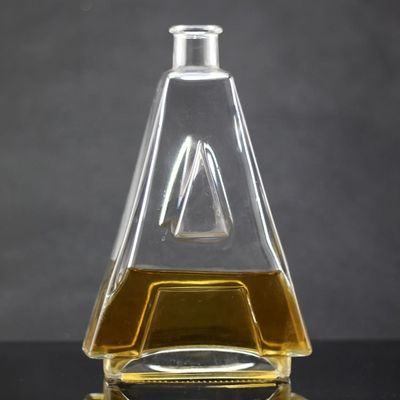 ベース素材 独特の文字形とコルクキャップのガラスボトル