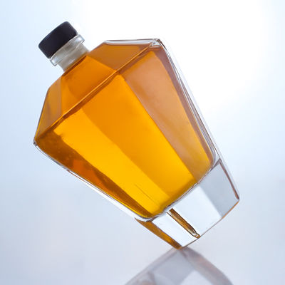 コラー素材 ガラス 700ml ジン・ラム・シャンパン・ブランデー・ウイスキーのためのユニークな形状のボトル