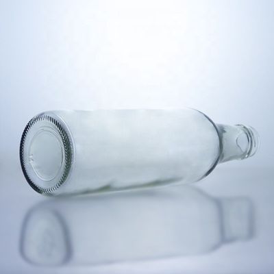 クリア ウイスキー ウォッカ グラスボトル ユニークな 650ml 特殊形 スクリュートップ仕上げ