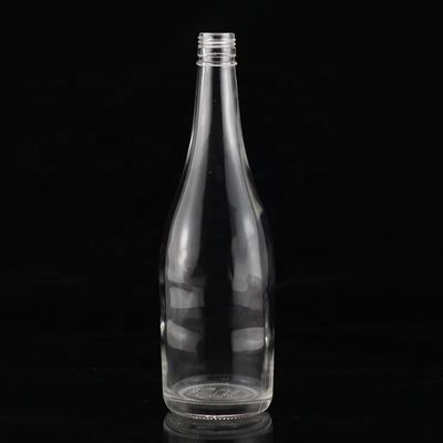 エレガントな日本のサケ アルコールのボトル 500ml 密封型コルク付き独特のガラス