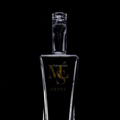 独特の 750ml スクウェアショルダー スーパーフリント ガラスボトル ラム・ウォッカ・ウイスキー用のコルク