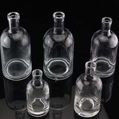 グラスベース材料 ウォッカ 酒 蒸留所用 ガラスボトル 異なるサイズ