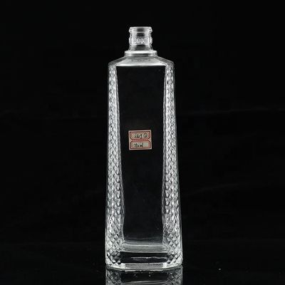 高級蒸留酒のためのガラスボディ彫り空き酒瓶 500ml 750ml
