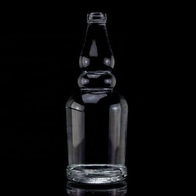 高級蒸留酒のためのガラスボディ彫り空き酒瓶 500ml 750ml