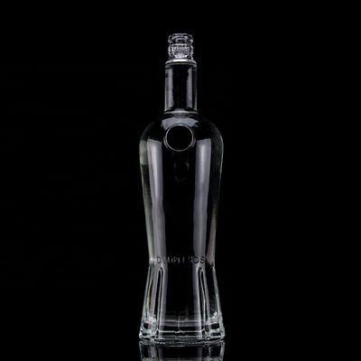 高級蒸留酒のためのガラスボディ彫り空き酒瓶 500ml 750ml