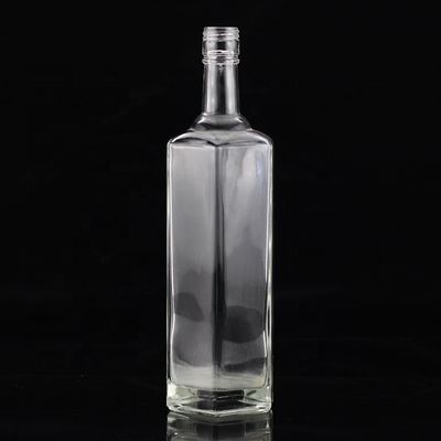 高級蒸留酒のためのガラスボディ彫り空き酒瓶 500ml 750ml