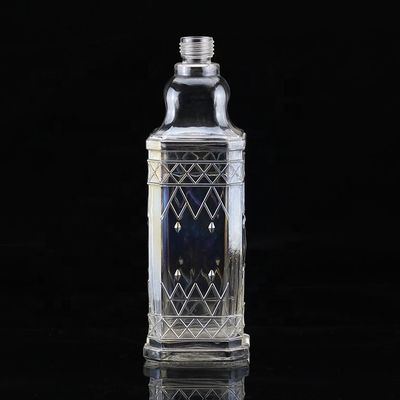 高級蒸留酒のためのガラスボディ彫り空き酒瓶 500ml 750ml
